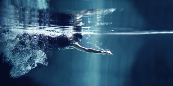 Diferencias entre cloración salina y tratamiento químico para la piscina